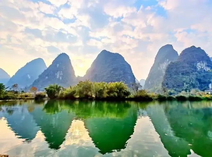 大量日本游客涌入广西阳朔,打着旅游幌子不逛遇龙河不吃啤酒鱼,为什么?