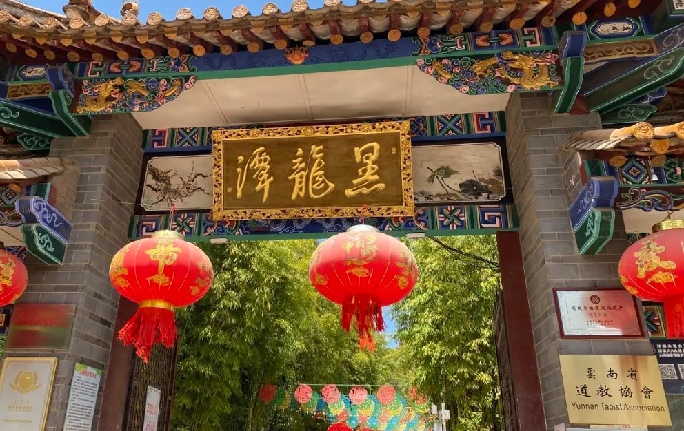 大量浙江人涌入云南龙陵,打着旅游的名义,不看抗战遗址不进松山,为什么