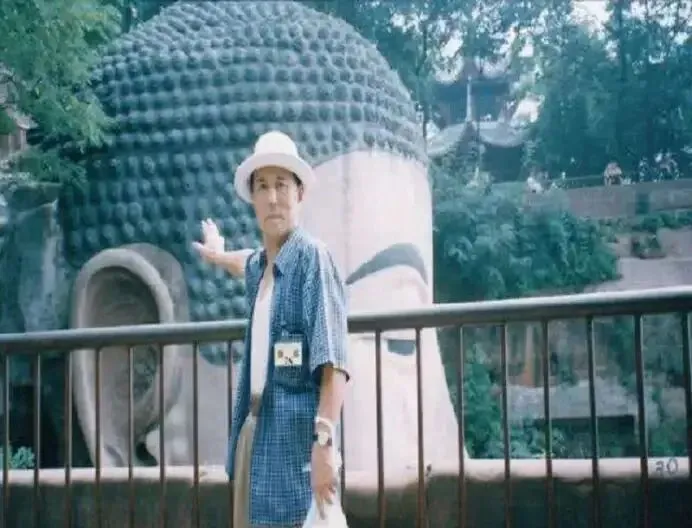 老人参观景区随手拍下照片,25年后却突然找上政府,索赔280万