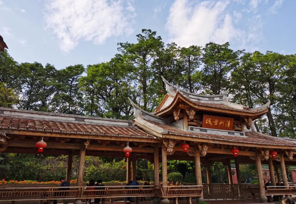 大量安徽人涌入福建漳州,打着旅游的幌子,不去土楼不吃卤面,为哪般