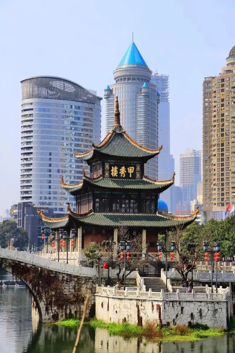 大量日本游客涌入贵阳,打着旅游幌子不逛甲秀楼不吃丝娃娃,为什么