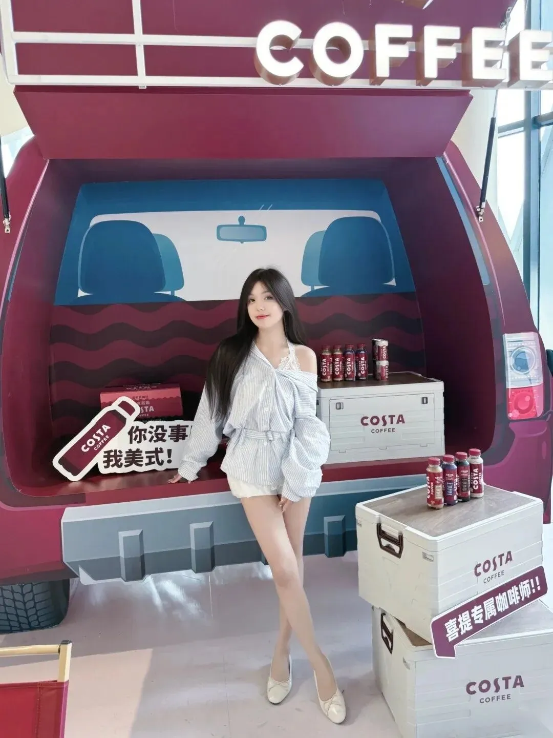 白衬衫裙搭配平底鞋,景点打卡,小清新~