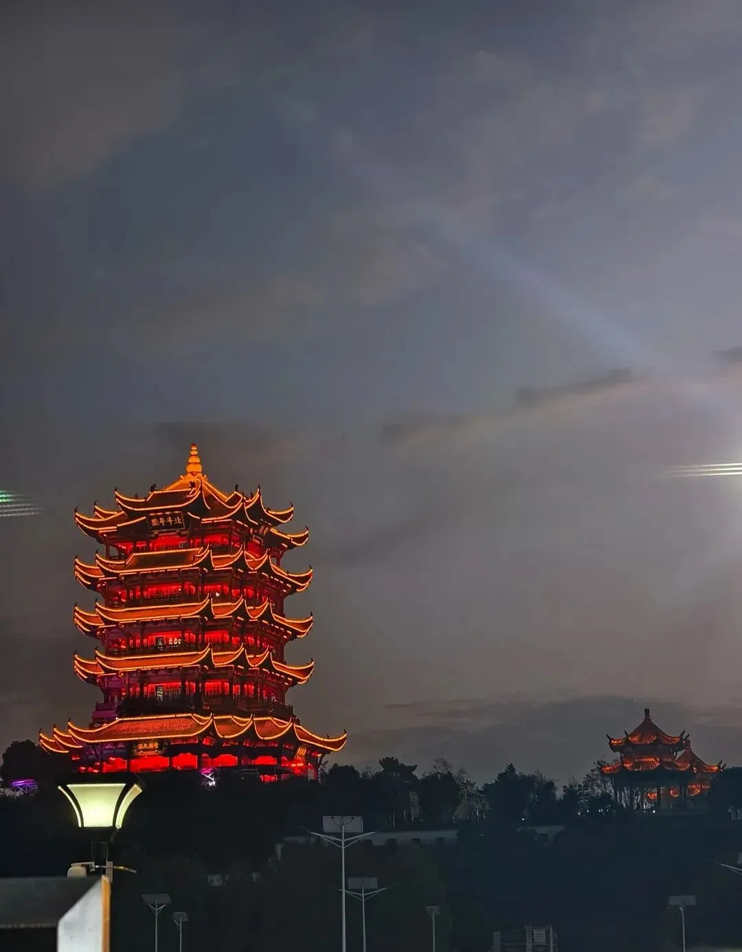 大量日本游客涌入武汉,打着旅游幌子不登黄鹤楼不吃热干面,为什么?