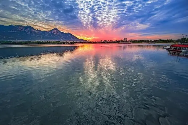 大量日本游客涌入山东泰安,打着旅游幌子不逛泰山不尝煎饼卷大葱,为什么