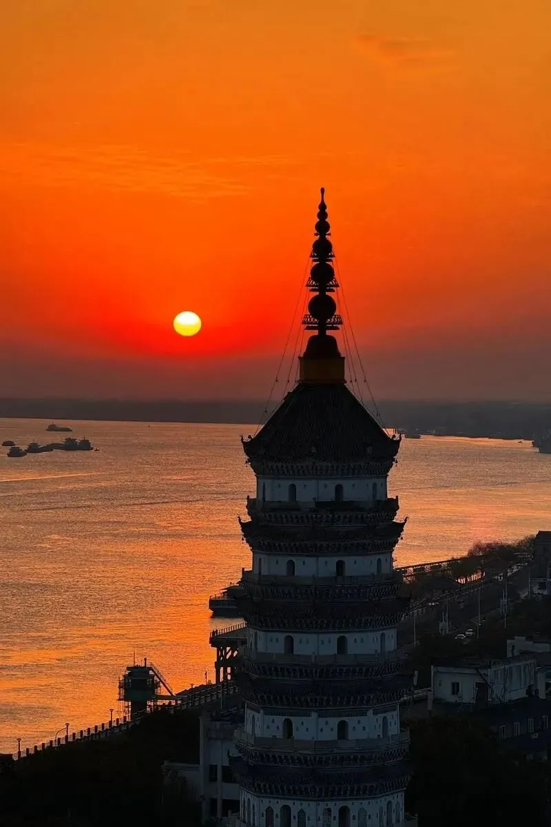 大量日本游客涌入安庆,打着旅游的幌子,不逛天柱山,不吃江毛水饺,为什么?