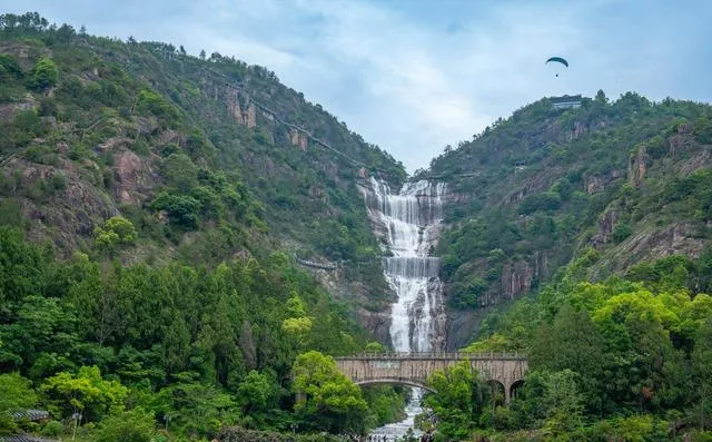 浙江又一景区火了,被誉为 “浙东小雁荡”,适合冬季徒步赏景