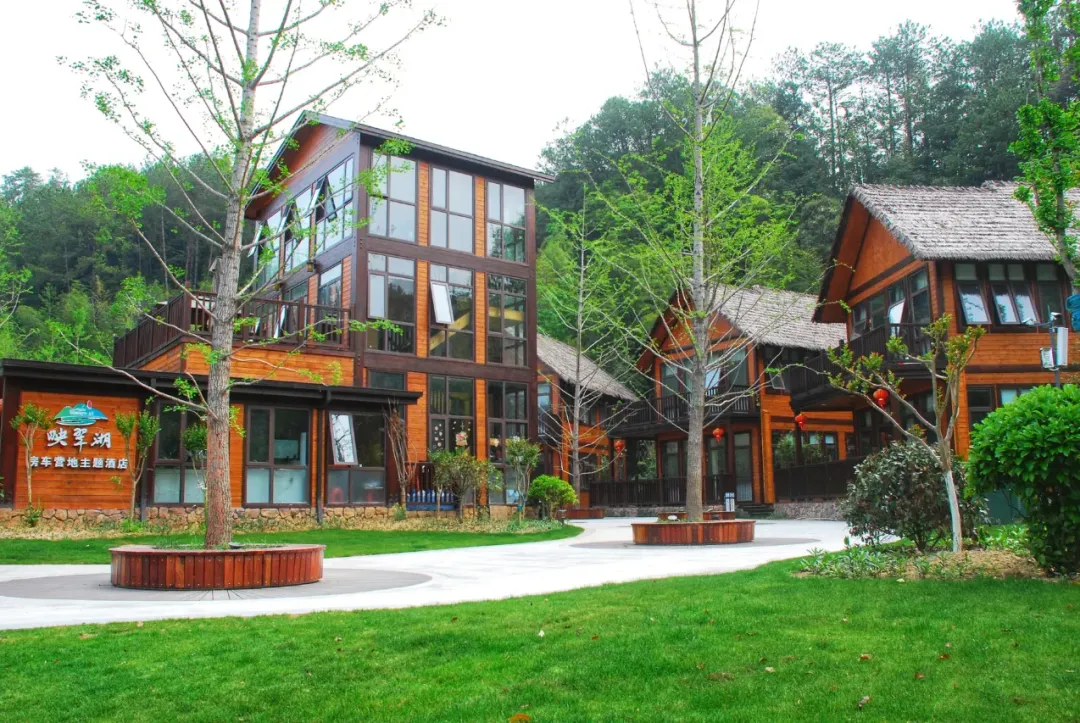 赣州地接乐天旅游推荐酒店:三百山镇映翠湖部落酒店