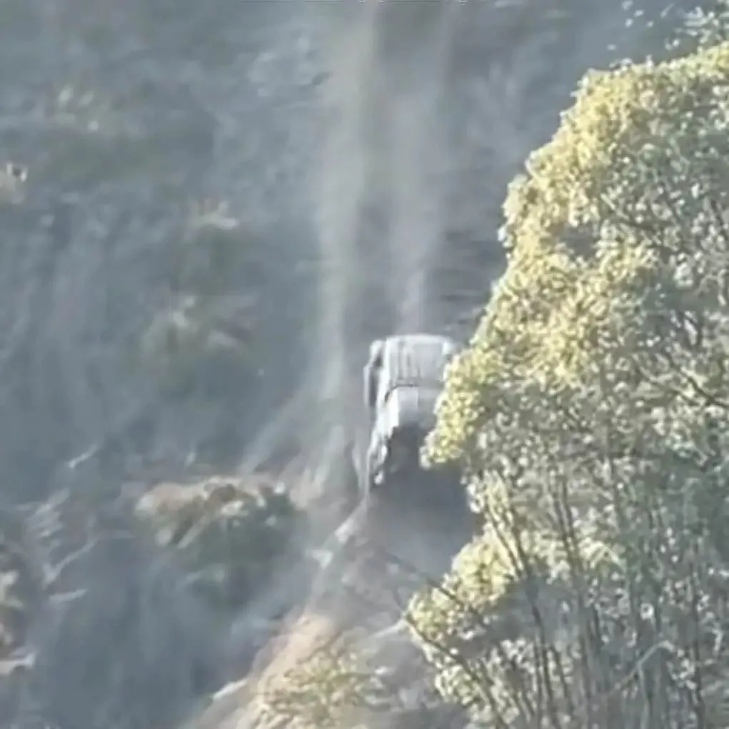 鹰潭龙虎山未开发陡坡现越野车攀爬,景区:已组织整改,呼吁市民游客守规护境