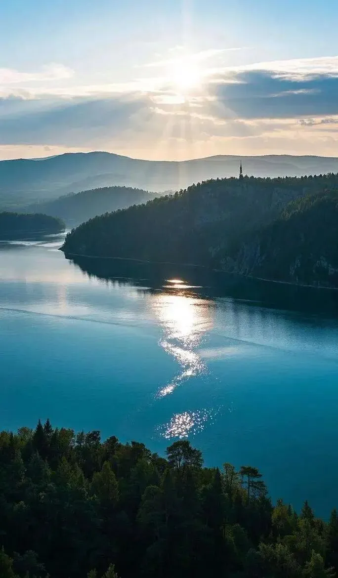 大量日本游客涌入牡丹江,打着旅游幌子不逛镜泊湖不吃冷面,为什么