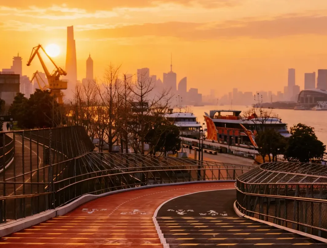 大量日本游客涌入上海浦东,打着旅游幌子不逛东方明珠不吃生煎包,为什么