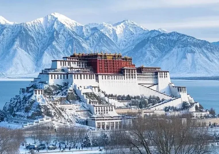 大量日本游客涌入西藏拉萨,打着旅游幌子不逛布达拉宫不吃酥油茶,为什么