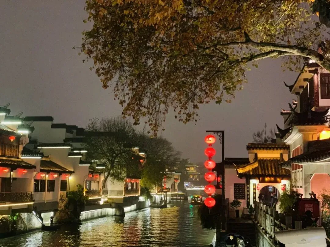 你人生第一次出远门旅游是去哪里?一个人吗?还是和谁一起?