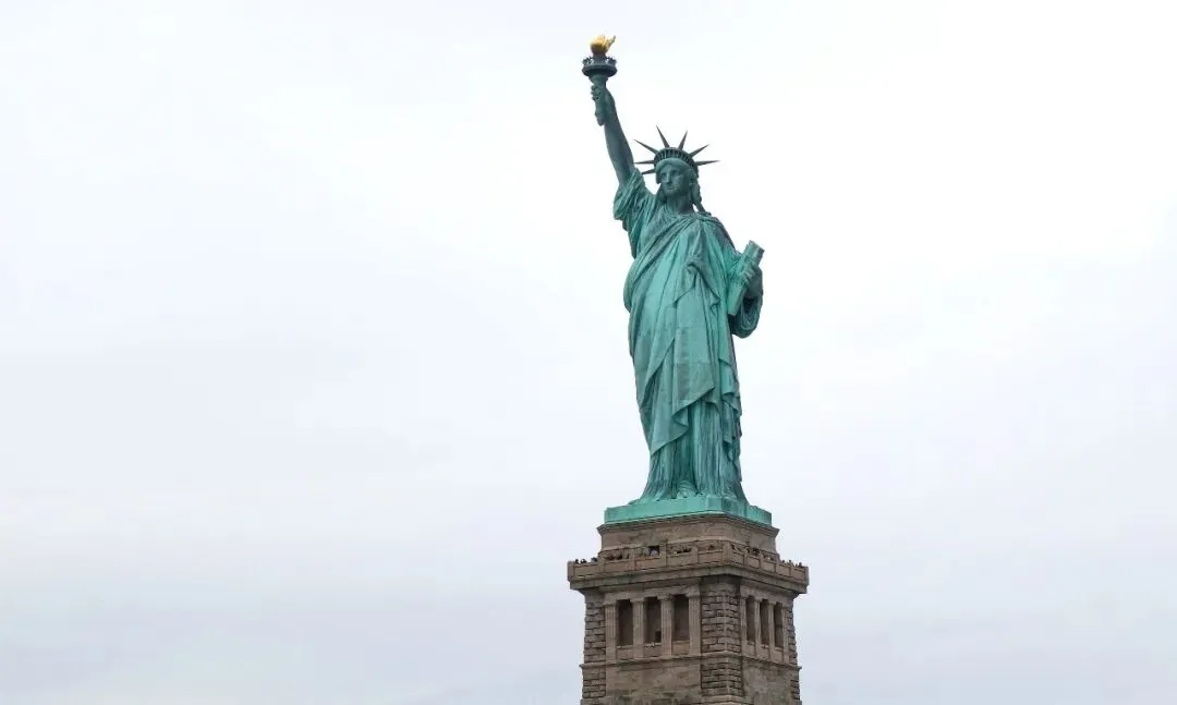 在美国持旅游签能否递交移民申请?