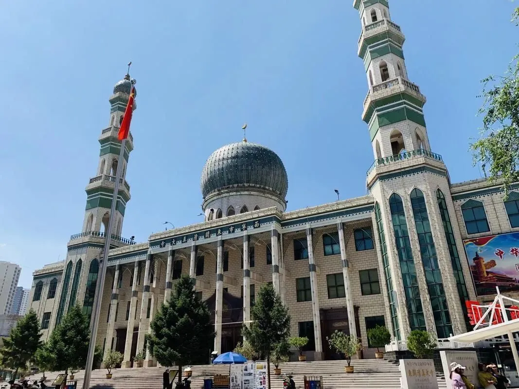 大量日本游客涌入西宁,打着旅游的幌子,不逛青海湖,不吃酸奶,为什么?