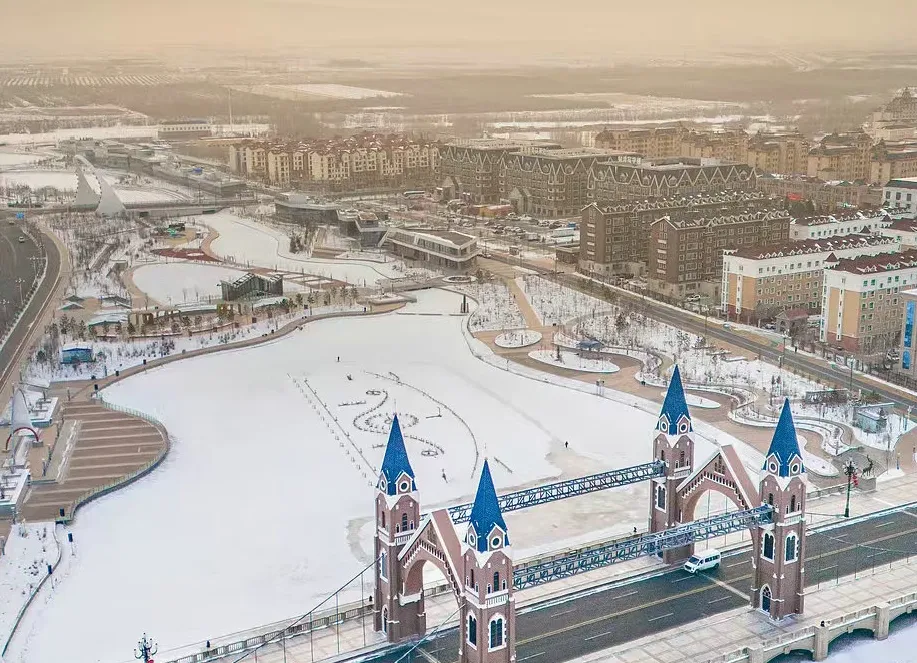 大量日本游客涌入新疆布尔津,打着旅游幌子不逛禾木村不尝烤狗鱼,为什么_标题放在首行,同话题用逗号隔开