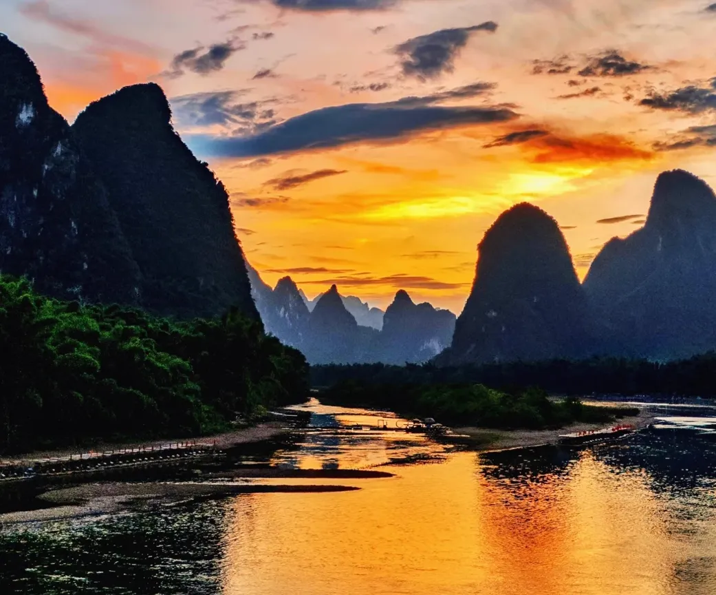 大量日本游客涌入广西阳朔,打着旅游幌子不逛漓江不尝啤酒鱼,为什么