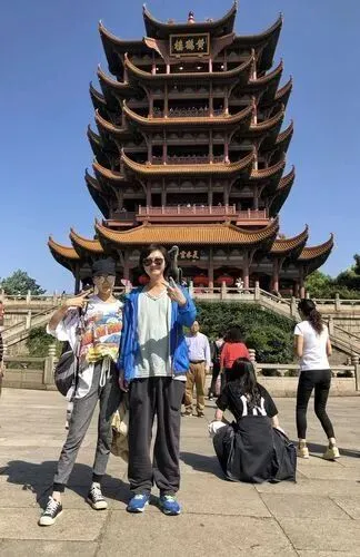 大量日本游客涌入武汉,打着旅游的幌子,不逛黄鹤楼,不吃热干面,为什么?