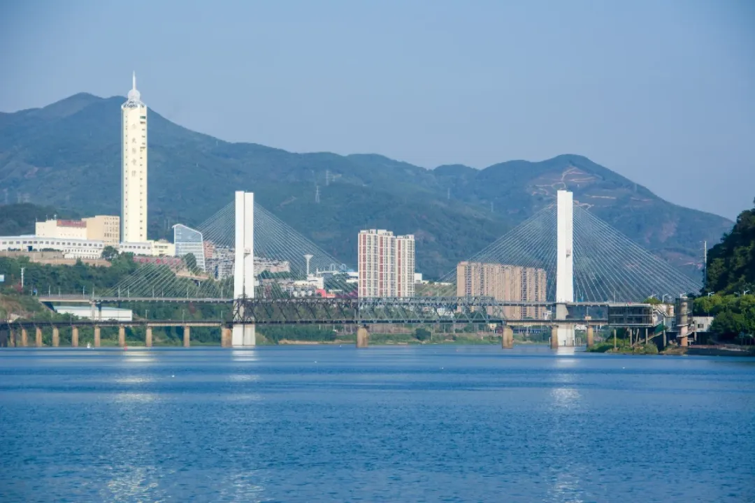 大量韩国人涌入福建南平,打着旅游的名义,不登武夷不追名茶,这座被群山包围的小城,他们在慢什么?