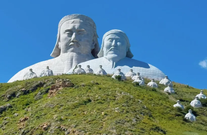 大量日本游客涌入通辽,打着旅游幌子不游科尔沁草原不吃风干肉,为什么?