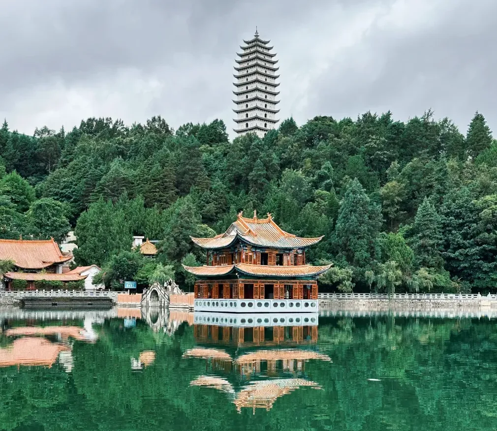 大量日本游客涌入云南保山,打着旅游幌子不逛腾冲火山热海不吃大救驾,为什么