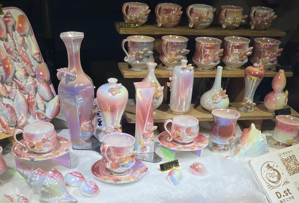 大量日本游客涌入江西景德镇,打着旅游幌子不逛瑶里古镇不吃碱水粑,为什么