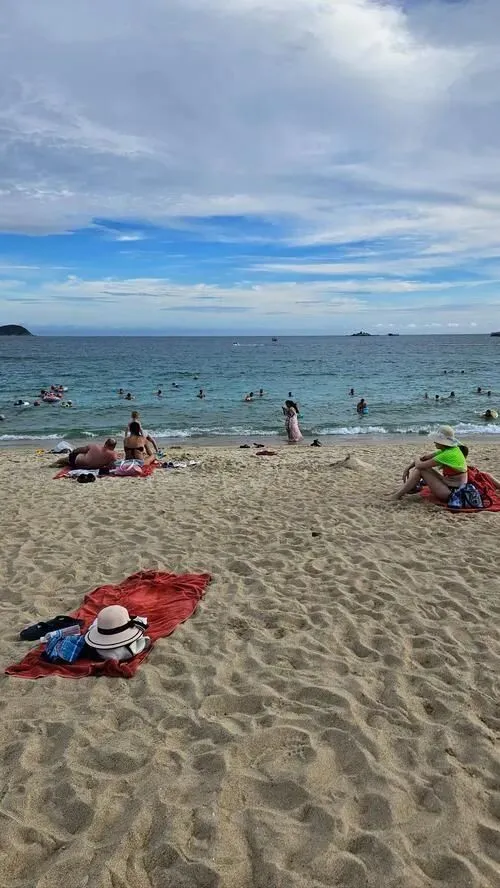 大量日本游客涌入三亚,打着旅游的幌子,不逛亚龙湾,不吃和乐蟹,为什么?