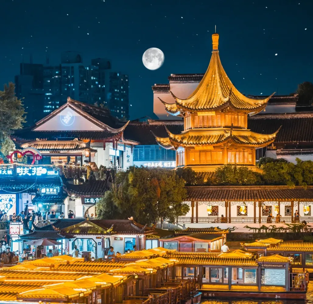 大量日本游客涌入江苏南京,打着旅游幌子不逛夫子庙不吃鸭血粉丝汤,为什么?