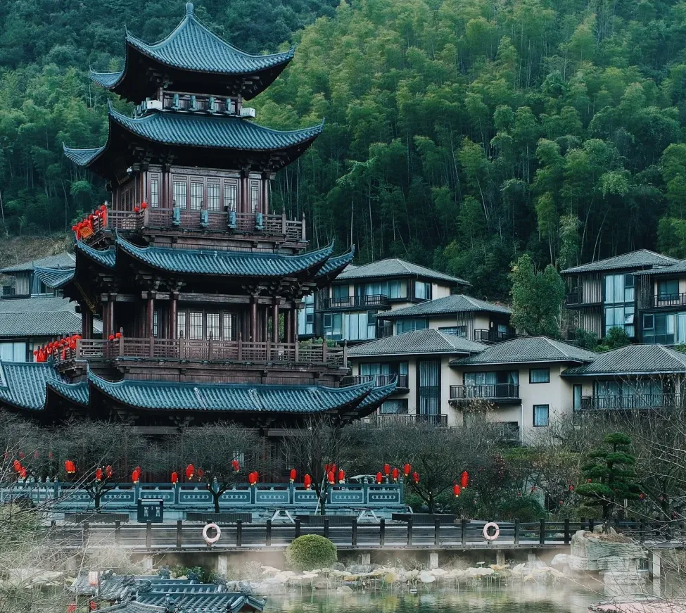 大量日本游客涌入江西上饶,打着旅游幌子不逛三清山不吃灯盏粿,为什么