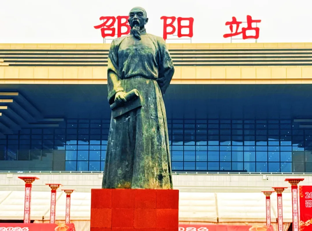 大量日本游客涌入湖南邵阳,打着旅游幌子不逛崀山不吃猪血丸子,为什么