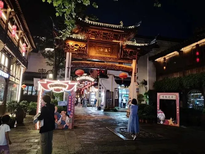 大量日本游客涌入衢州,打着旅游的幌子,不逛孔氏南宗家庙,不吃三头一掌,为什么?