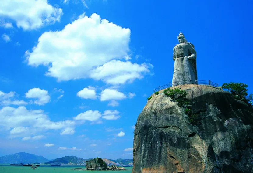 大量日本游客涌入厦门,打着旅游的幌子,不去鼓浪屿,不去厦大,专门跑到这里...