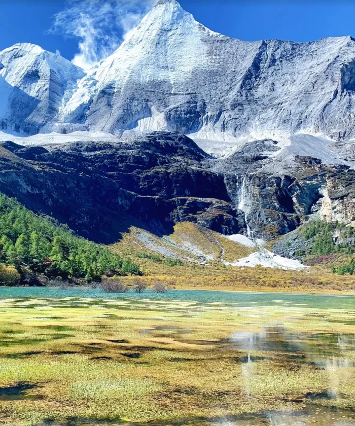 大量日本游客涌入甘孜,打着旅游的幌子,不去稻城亚丁,不去色达佛学院,专门跑到这里……