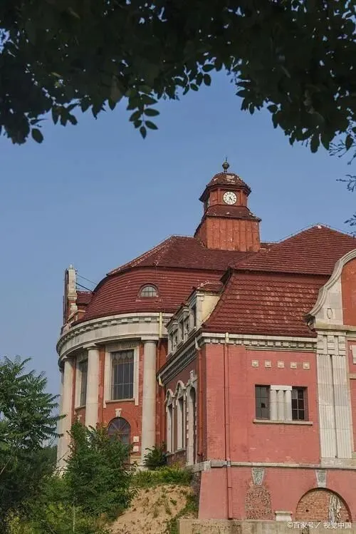 大量日本游客涌入青岛,打着旅游的幌子,不逛栈桥,不吃蛤蜊,为什么?