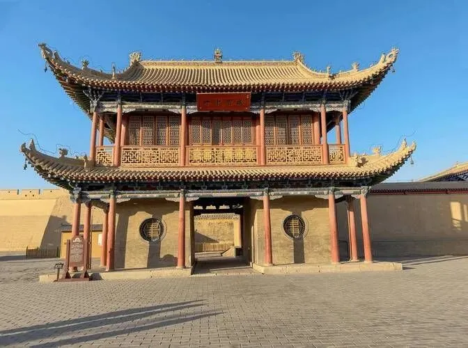 大量日本游客涌入嘉峪关,打着旅游的幌子,不逛天下第一雄关,不吃杏皮水,为什么?