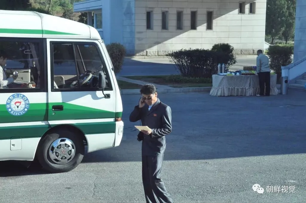 朝鲜人到中国旅游,见到中国女孩就脸红?