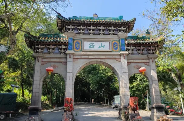 大量日本游客涌入广西贵港,打着旅游的幌子,不逛桂平西山、不吃桥圩鸭肉粉,为什么?