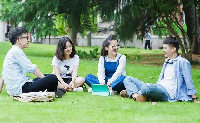 河南多人贷款旅游,在辽宁吃锦州烧烤,结账时感叹:一点都不便宜