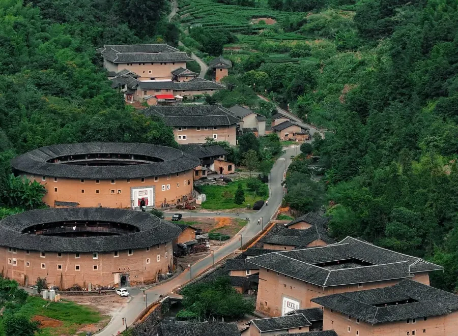 大批日本游客涌入福建龙岩,打着旅游的幌子,不看永定土楼不逛古田会议会址,想干啥?