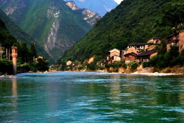 大量日本游客涌入重庆巫溪,打着旅游的幌子,不逛红池坝、不吃巫溪烤鱼,为什么?