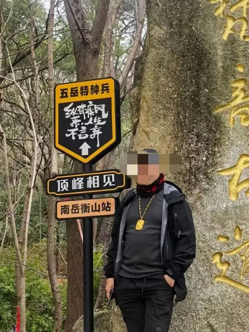 游客弄丢金吊坠,该找景区来“兜底”吗?