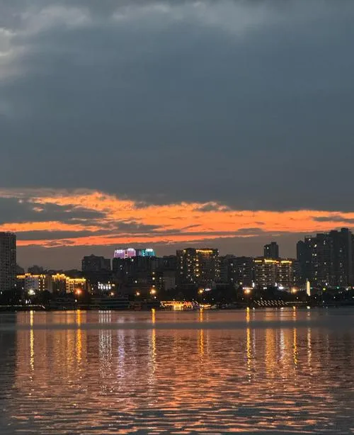 大量日本游客涌入遂宁,打着旅游的幌子,不逛灵泉寺,不吃豆腐干,为什么?