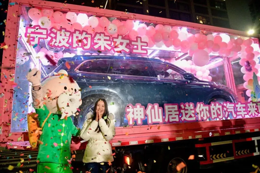 女游客发景区视频获68万点赞,景区送她一辆30万元的车用,工作人员:不清楚此活动是否继续