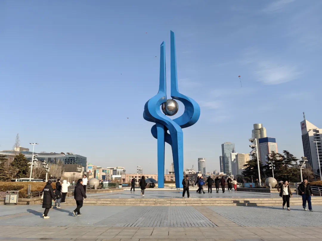 大批俄罗斯游客涌入山东济南,打着旅游的名义,不看趵突泉不逛大明湖,他们到底想干啥?