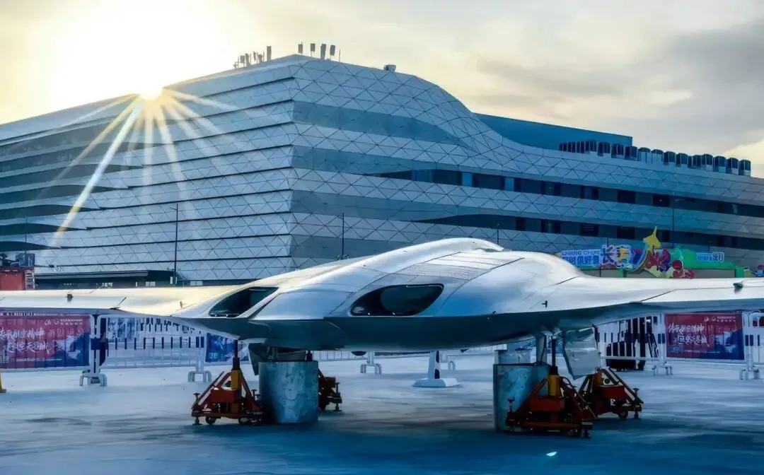 中国隐形轰炸机速度提升62% 公布太空旅游和轨道AI数据中心计划