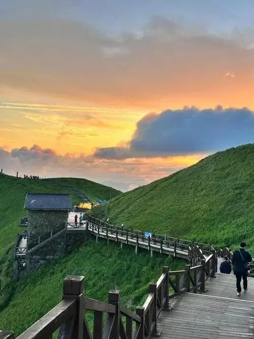 江西武功山金顶草甸把全国景区的饭碗给砸了