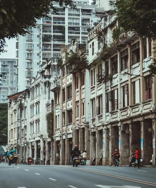 大量日本游客涌入梧州,打着旅游的幌子,不逛骑楼城,不吃纸包鸡,为什么?