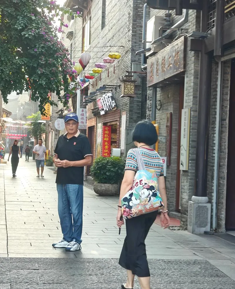 大量日本游客涌入桂林,打着旅游的幌子,不逛漓江,不吃桂林米粉,为什么?