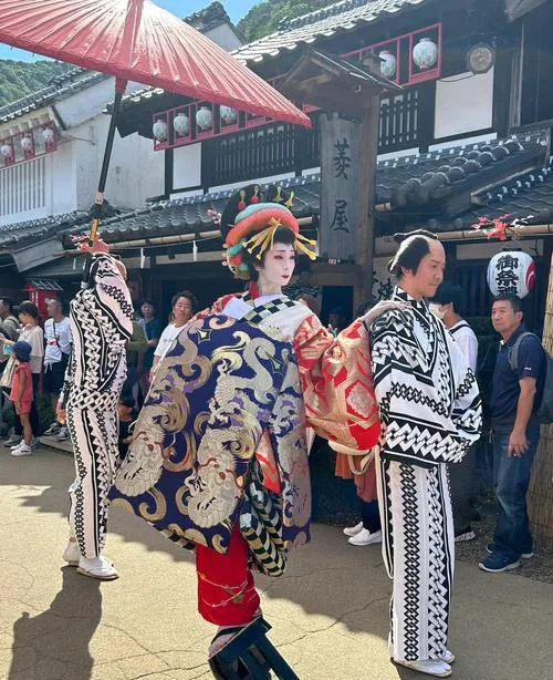 大量日本游客涌入周口,打着旅游的幌子,不逛太昊陵,不吃逍遥镇胡辣汤,为什么?