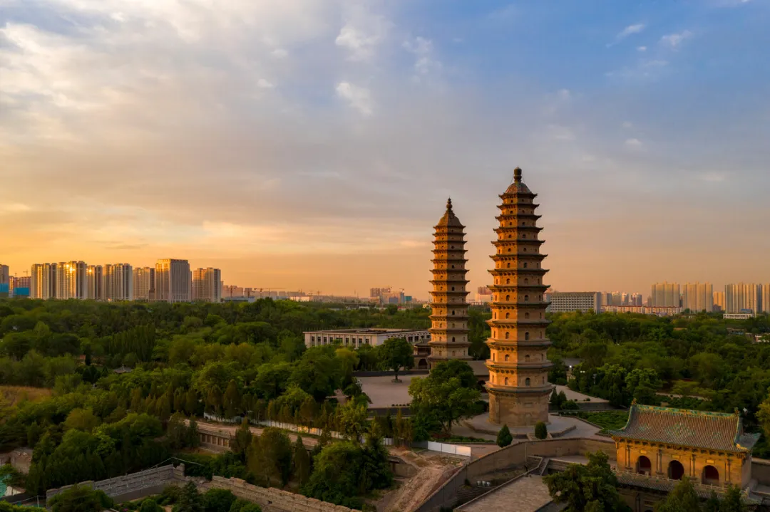 大批俄罗斯游客涌入山西太原,打着旅游的名义,不看晋祠不逛双塔寺,他们到底想干啥?