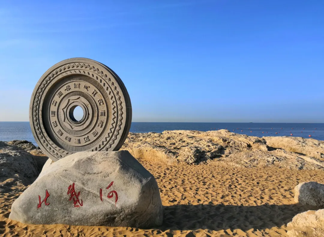 大批俄罗斯游客涌入河北秦皇岛,打着旅游的名义,不看孤独图书馆不逛白色礼堂,他们到底想干啥?